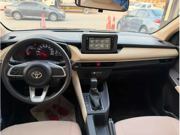 Car image 18