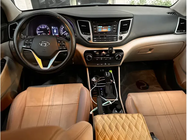 Car image 17