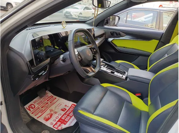 Car image 11