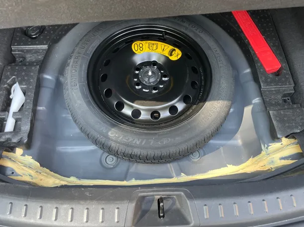 Car image 24