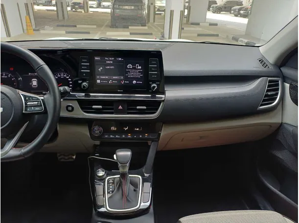 Car image 14