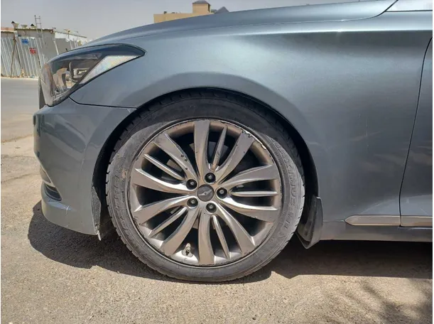 Car image 9
