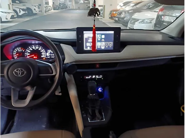 Car image 16