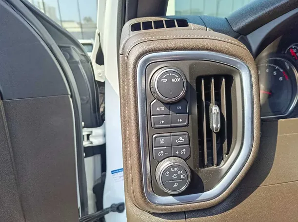 Car image 34