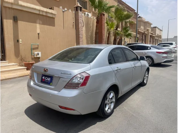 Car image 5