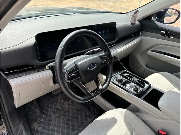 Car image 13