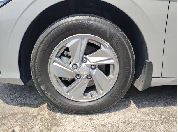 Car image 9