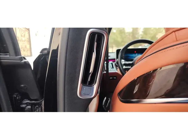 Car image 28