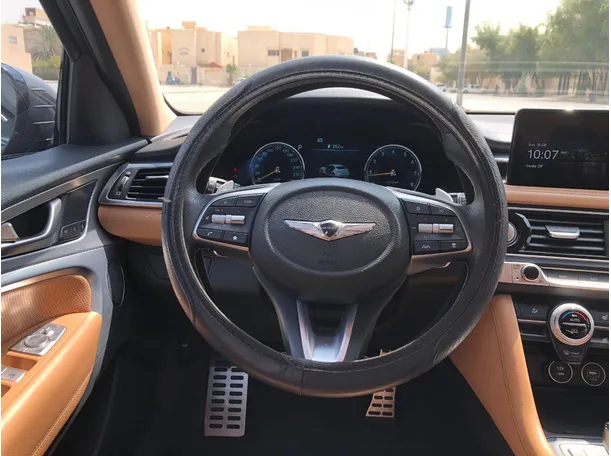 Car image 19