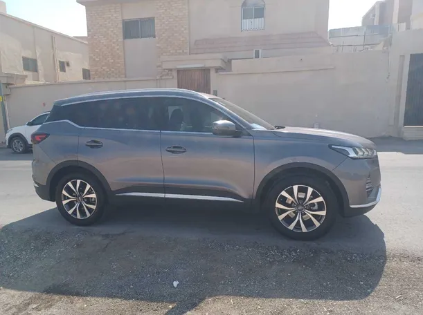 Car image 4