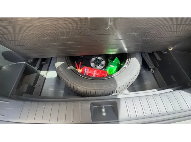 Car image 26