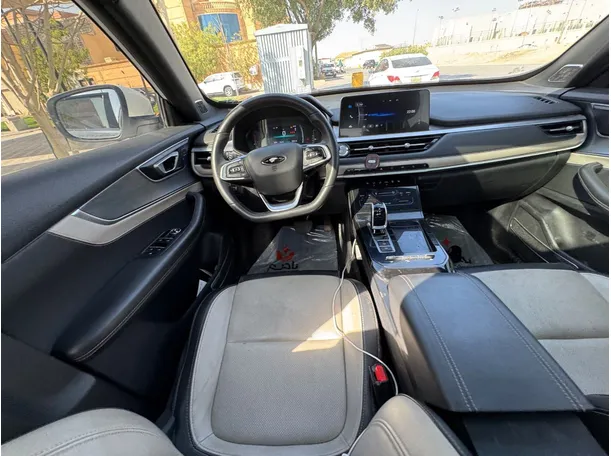 Car image 16