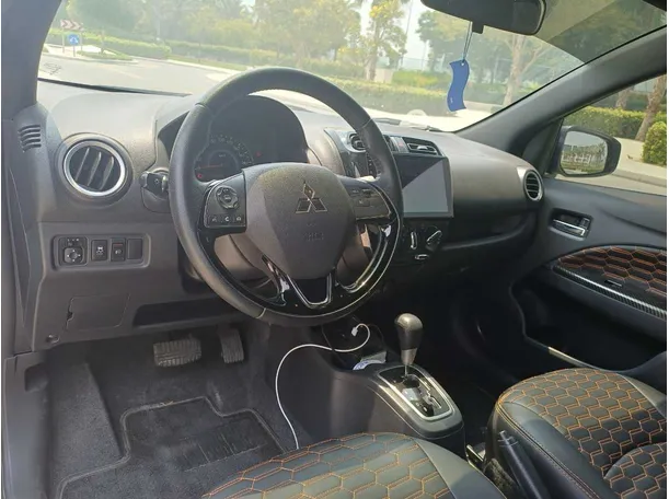 Car image 11