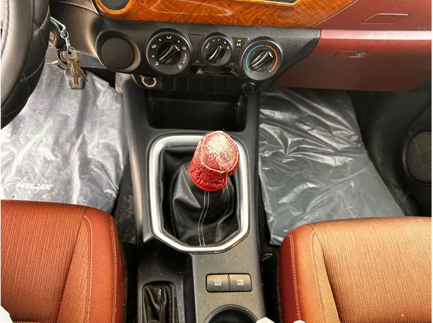 Car image 17