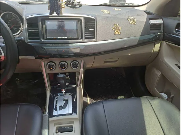 Car image 15