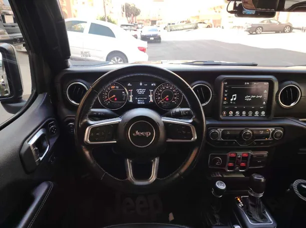 Car image 23