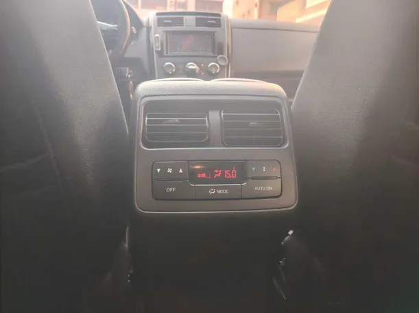 Car image 24