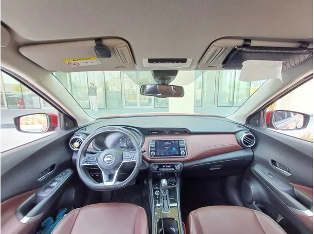 Car image 17