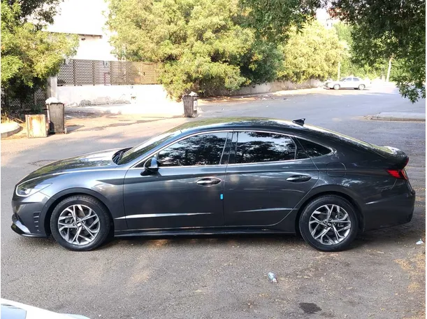 Car image 8