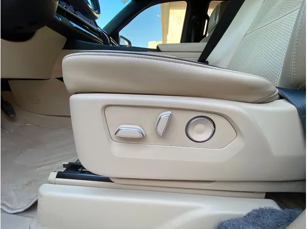 Car image 26
