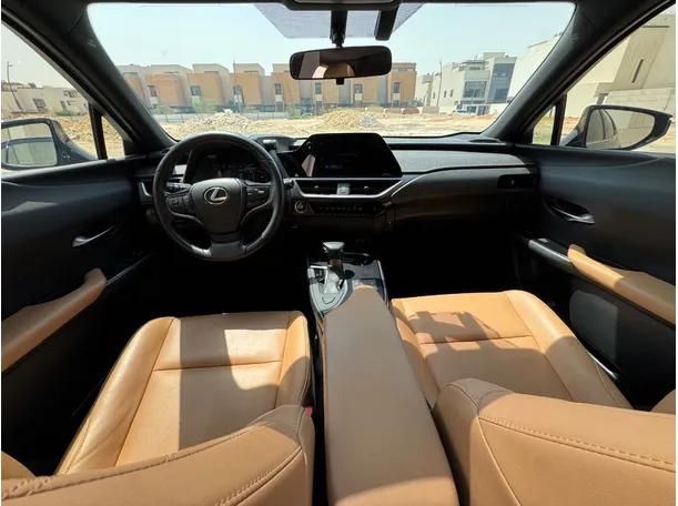 Car image 15