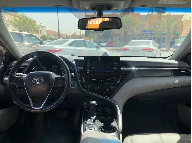 Car image 17