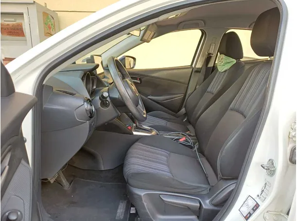 Car image 12