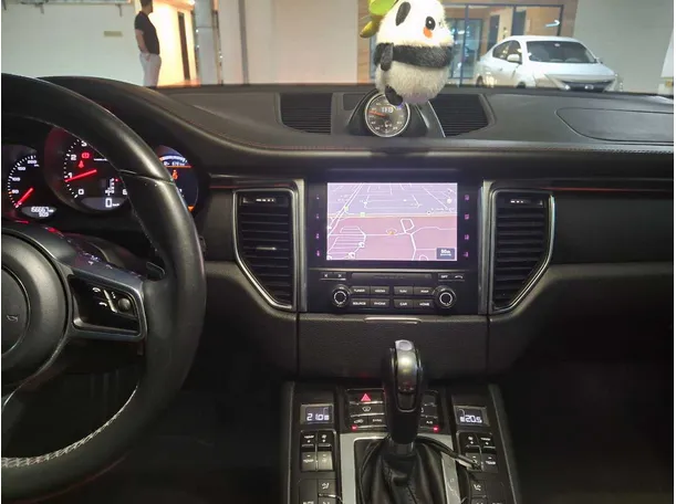 Car image 16