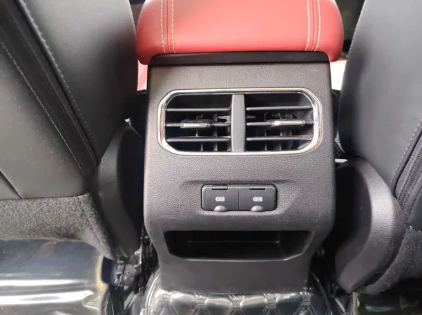 Car image 27