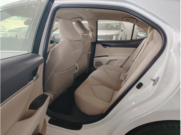 Car image 17