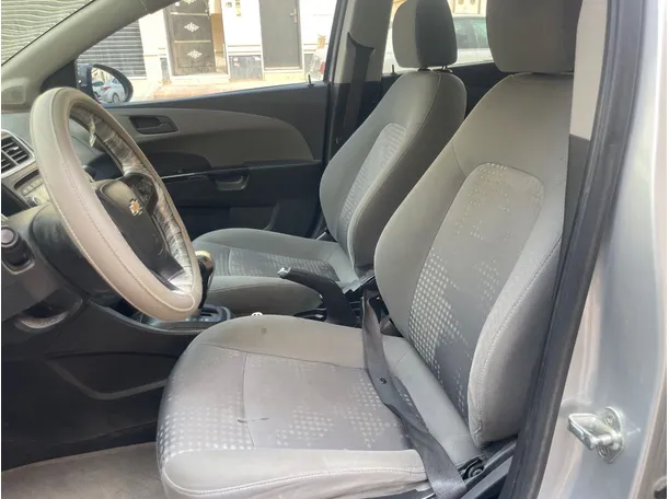 Car image 12