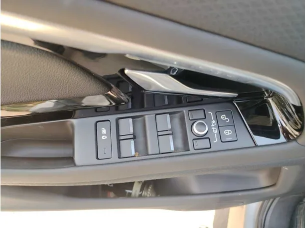Car image 37