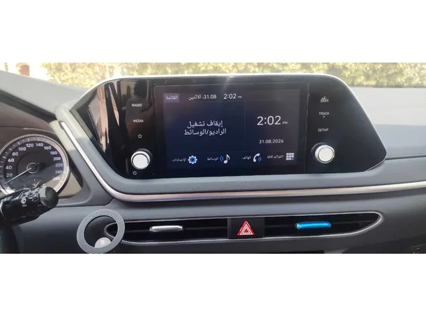 Car image 16