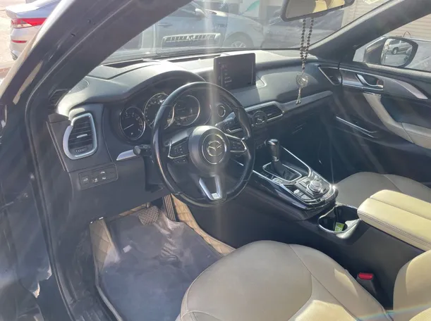 Car image 11