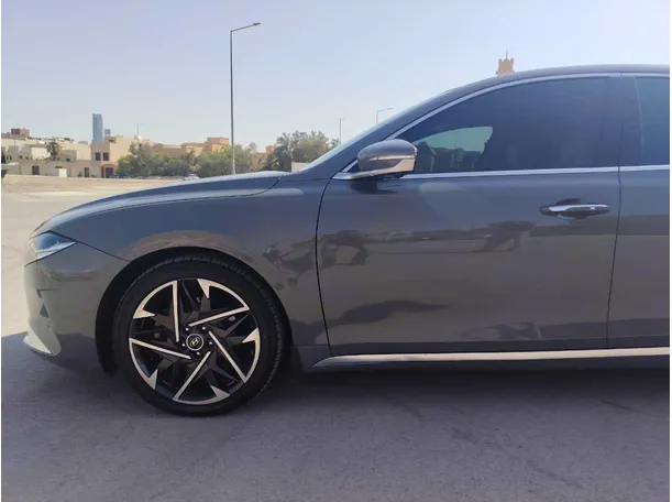 Car image 8
