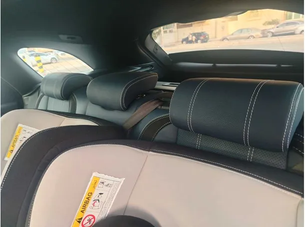 Car image 18