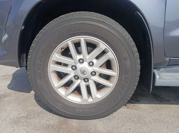 Car image 9