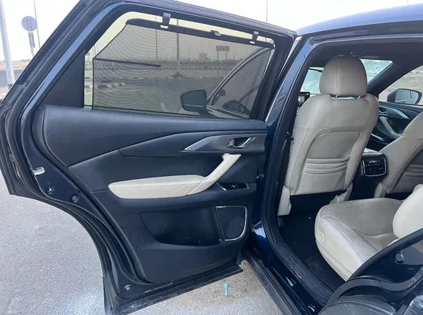Car image 13
