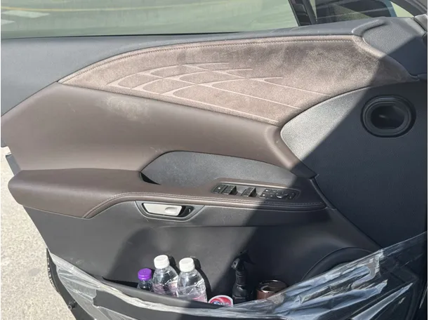 Car image 24