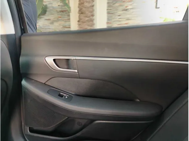 Car image 38