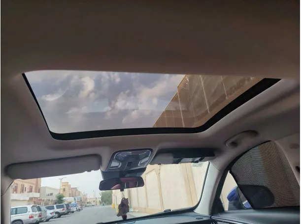 Car image 17