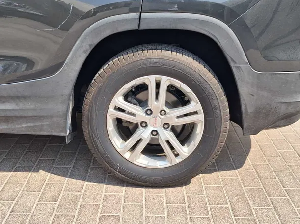 Car image 9