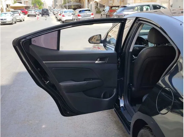 Car image 14