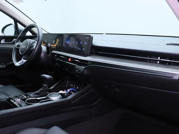 Car image 10