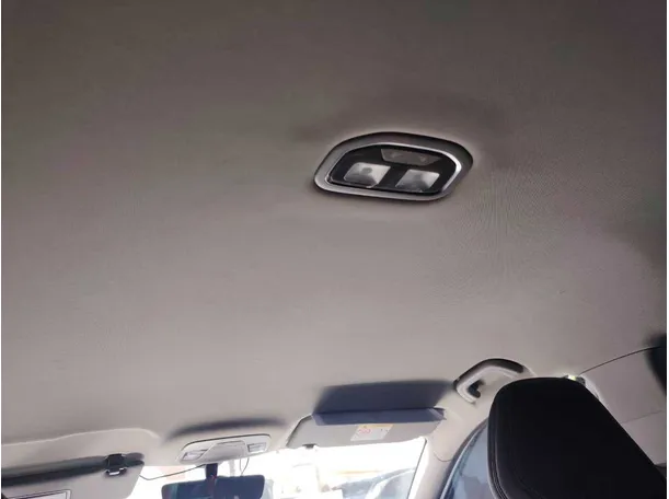Car image 26