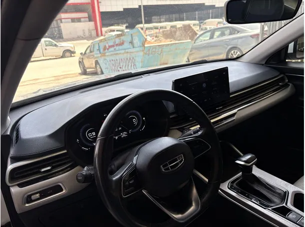 Car image 13