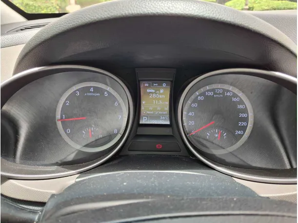 Car image 18