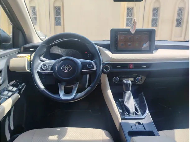 Car image 19