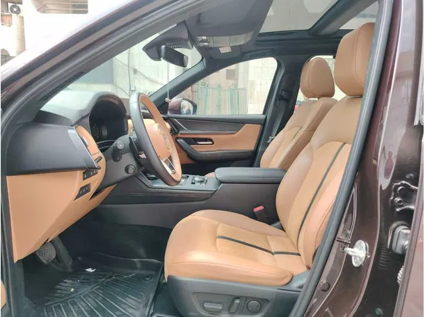 Car image 15