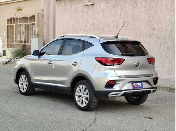 Car image 7